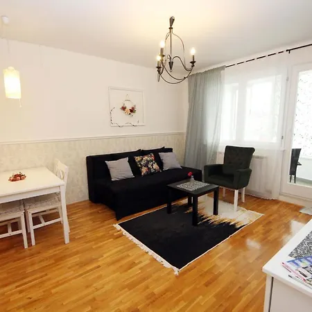 Mila - A Stylish Near Airport *