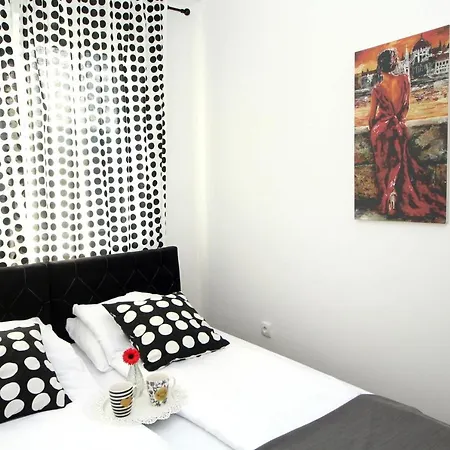 Mila - A Stylish Near Airport *