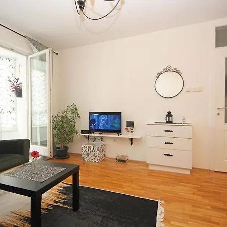 Apartment Mila - A Stylish Near Airport