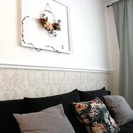Mila - A Stylish Near Airport Lägenhet Sarajevo