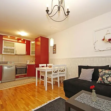 Apartment Mila - A Stylish Near Airport *