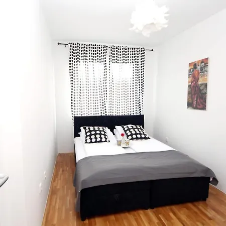 Apartment Mila - A Stylish Near Airport *