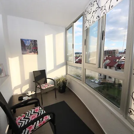 Mila - A Stylish Near Airport Apartment Sarajevo