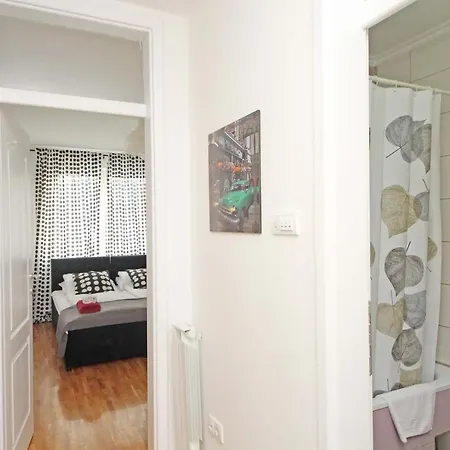 Mila - A Stylish Near Airport Apartment