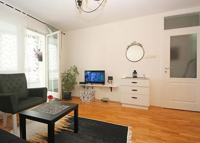 Apartment Mila - A Stylish Near Airport