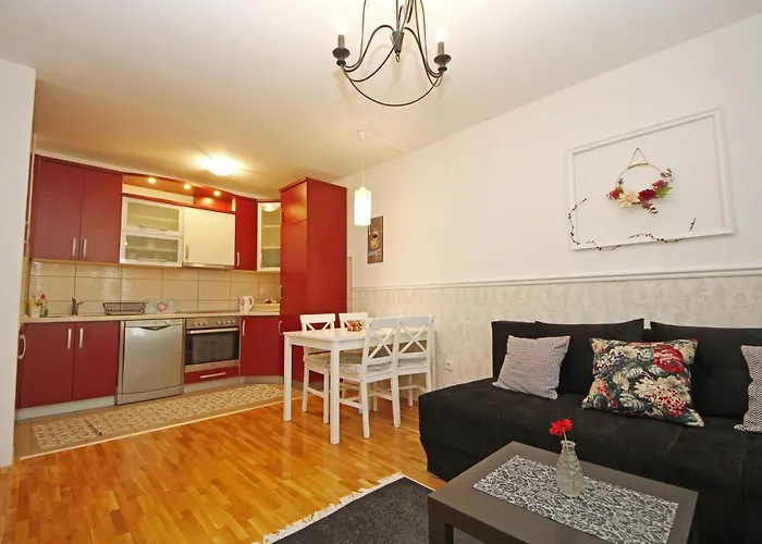 Apartment Mila - A Stylish Near Airport *