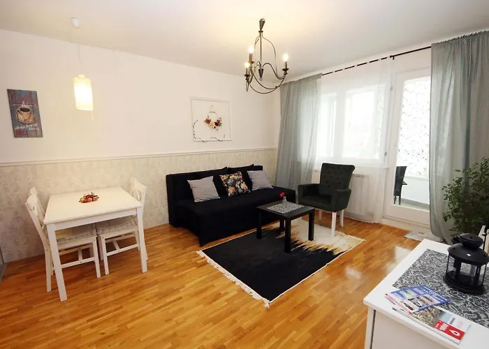 Mila - A Stylish Near Airport *